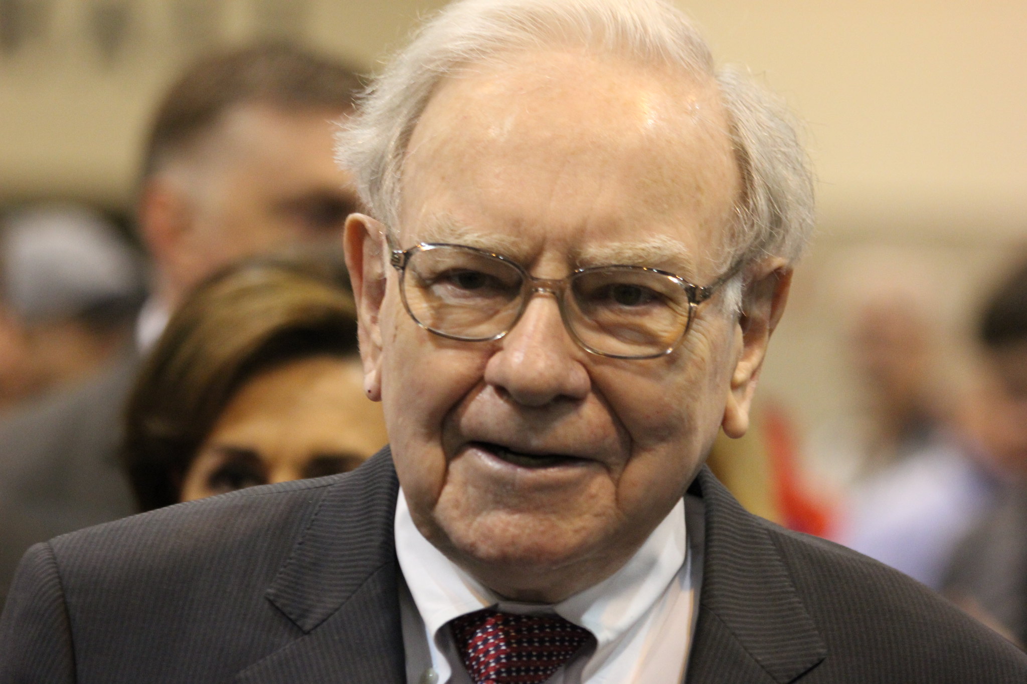 Should You Buy Gold After Its 60% Increase in Value? Here’s What Warren Buffett Has to Say About It.