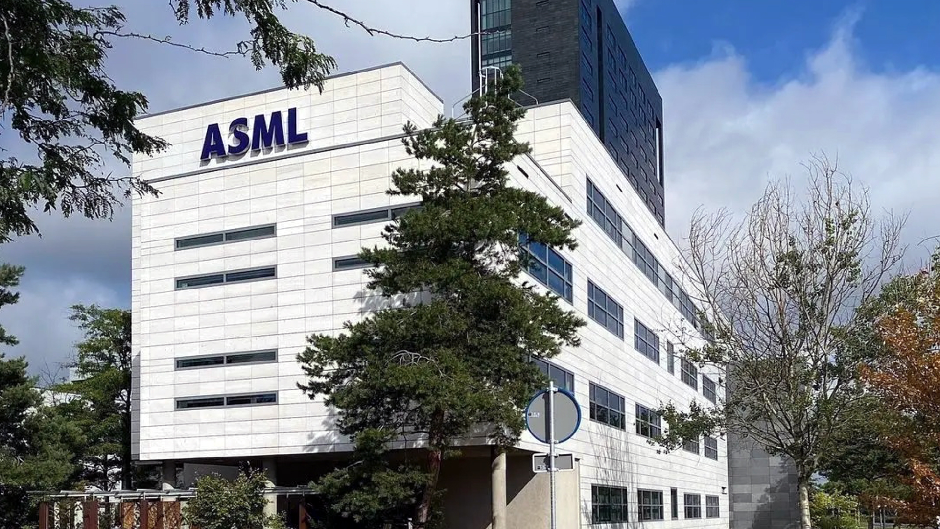 ASML makes $1.5billion investment in Mistral AI — ASML becomes the largest shareholder for the French AI start-up