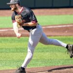 Estrada signs with the Dodgers