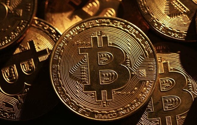 Bitcoin dominance dips to 23.6 fib level, signals potential altcoin rotation