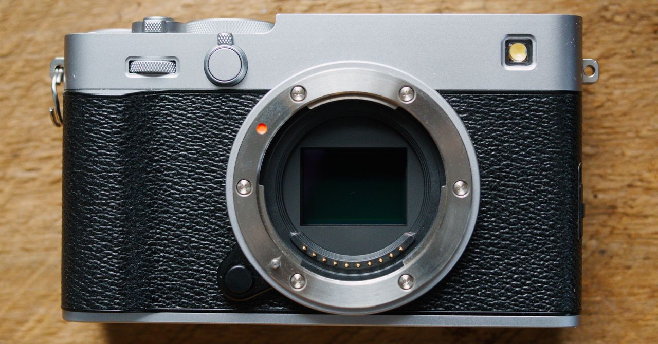 Fujifilm X-E5 Mirrorless Camera Review: Compact Color Science in a Retro Package